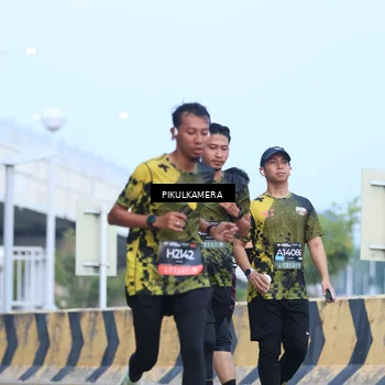 Runner Photo 6242142