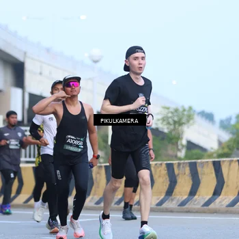 Runner Photo 6242158