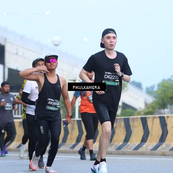 Runner Photo 6242188