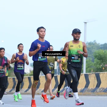 Runner Photo 6242225