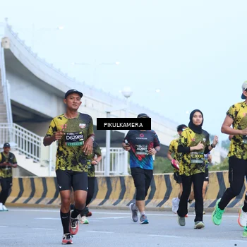 Runner Photo 6242291