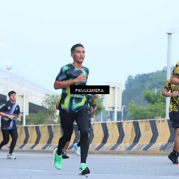 Runner Photo 6242330