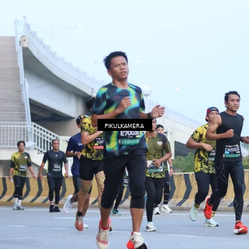 Runner Photo 6242348