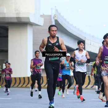 Runner Photo 6242381