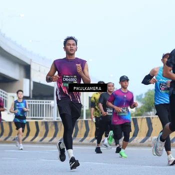 Runner Photo 6242395