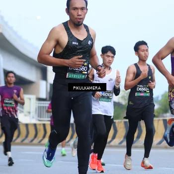 Runner Photo 6242399
