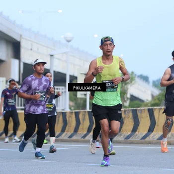 Runner Photo 6242543