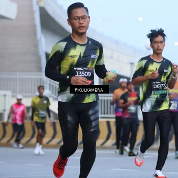 Runner Photo 6242600