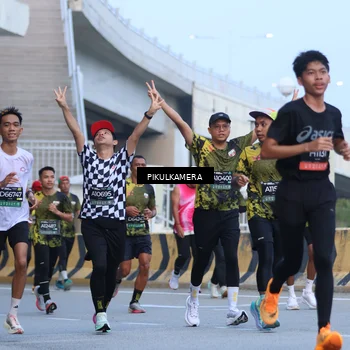 Runner Photo 6242613