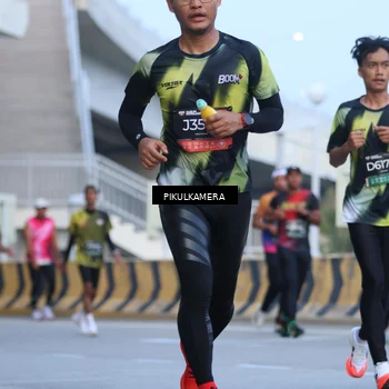 Runner Photo 6242615