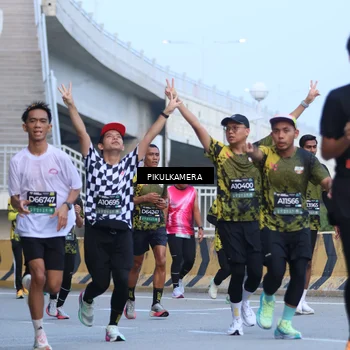 Runner Photo 6242635