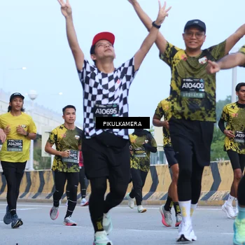 Runner Photo 6242687