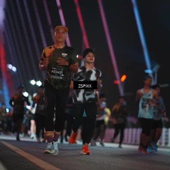 Runner Photo 6242759