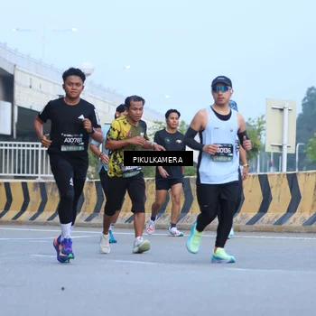 Runner Photo 6242871