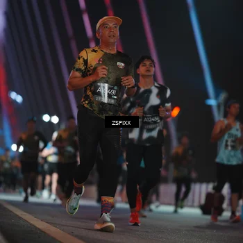 Runner Photo 6243004