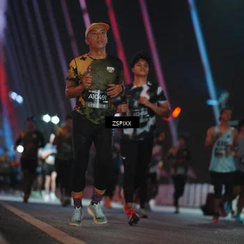 Runner Photo 6243005