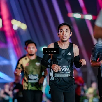Runner Photo 6243073