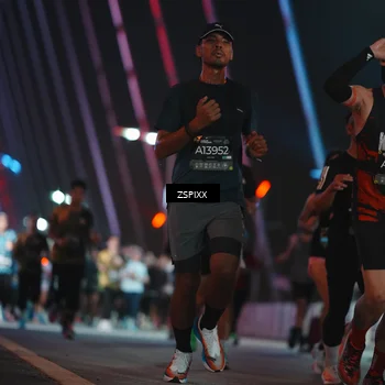 Runner Photo 6243210