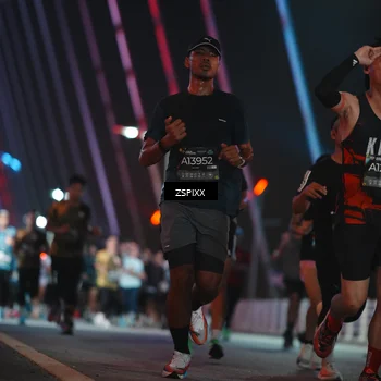 Runner Photo 6243244