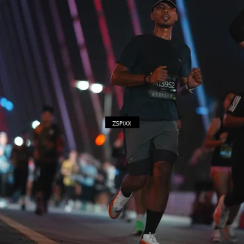 Runner Photo 6243253