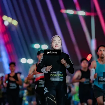 Runner Photo 6243339