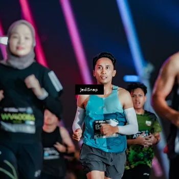 Runner Photo 6243344