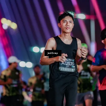 Runner Photo 6243524