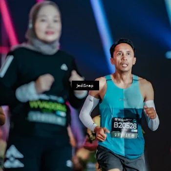 Runner Photo 6243575