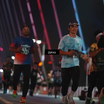 Runner Photo 6243699