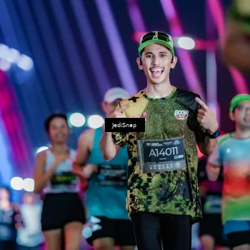 Runner Photo 6243752