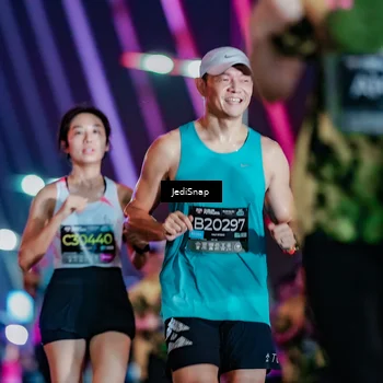 Runner Photo 6243879