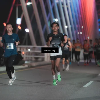 Runner Photo 6243918