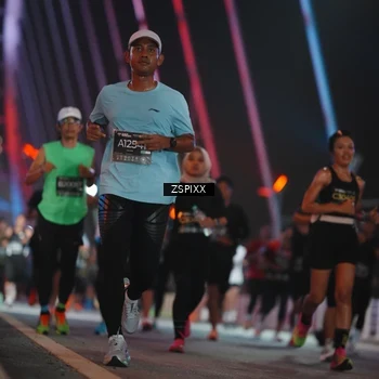Runner Photo 6244002