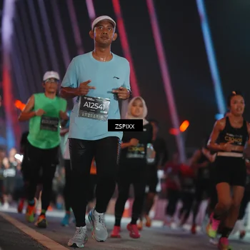 Runner Photo 6244015