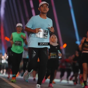 Runner Photo 6244074