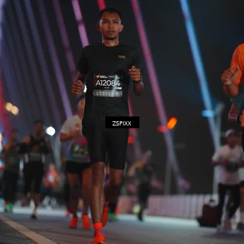Runner Photo 6244115