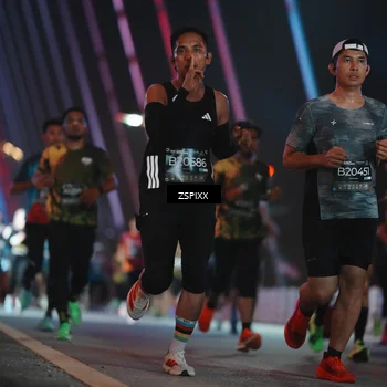 Runner Photo 6244215