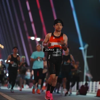 Runner Photo 6244398