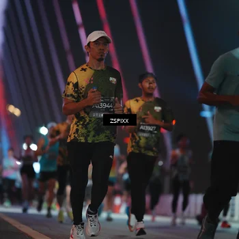 Runner Photo 6244657