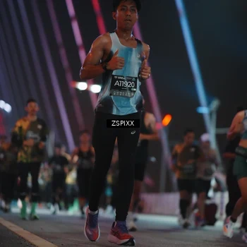 Runner Photo 6245307