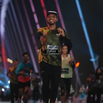 Runner Photo 6250104