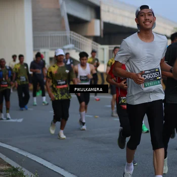 Runner Photo 6258010