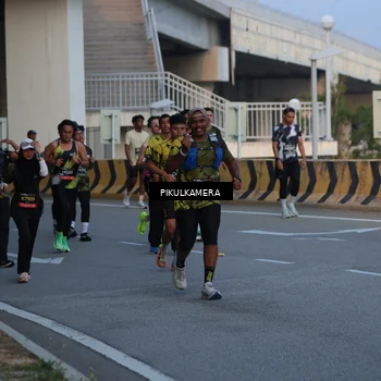 Runner Photo 6258073