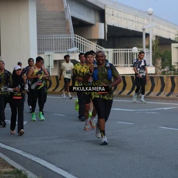 Runner Photo 6258084