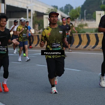 Runner Photo 6258446