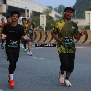Runner Photo 6258464