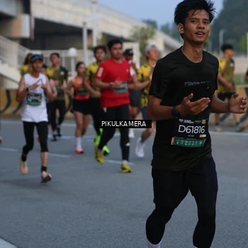 Runner Photo 6258476