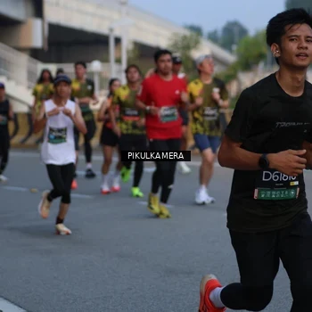 Runner Photo 6258485