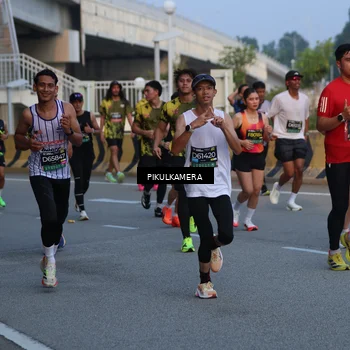Runner Photo 6258513