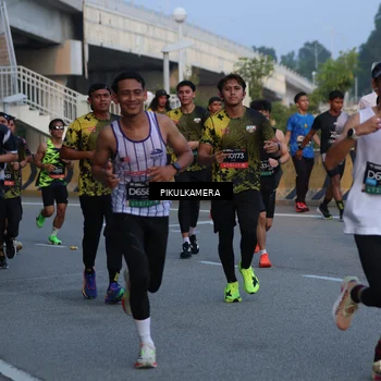 Runner Photo 6258540